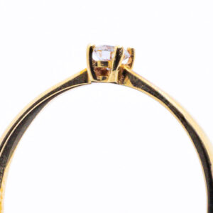 SORTIJA CON DIAMANTE EN ORO AMARILLO DE 18 QUILATES