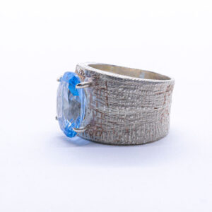 ANILLO EN PLATA 1ª LEY CON CUARZO HIDROTERMAL AZUL